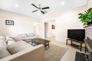 Spacious Ringwood Family Home Near Parks & Shops - 9