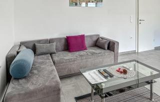 2 Bedroom Nice Apartment In Cizici - 9