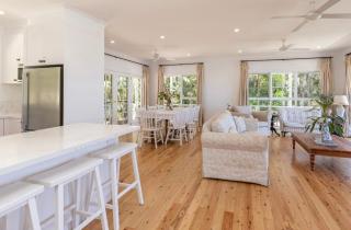 Coomba Lakehouse - Absolute Waterfront Acreage - 5