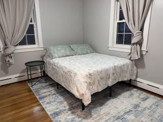 Comfortable 4 Bed Home close to Gillette - 8