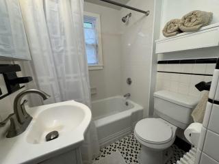 Comfortable 4 Bed Home close to Gillette - 5