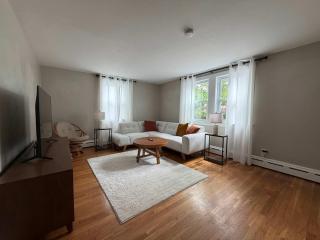 Comfortable 4 Bed Home close to Gillette - 2