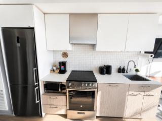 48th Floor Luxury Downtown Condo, Breathtaking Toronto Views - 4