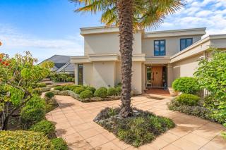 Convenient 4BR Home Opposite Hagley Park - 6