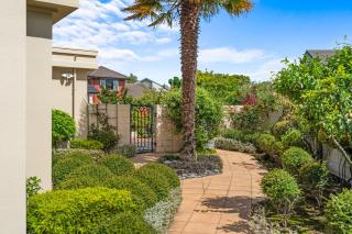 Convenient 4BR Home Opposite Hagley Park - 3