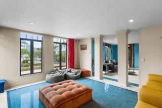 Convenient 4BR Home Opposite Hagley Park - 2