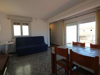 Ático con gran terraza, a 100m de la playa del Port de Llançà, con WIFI, TV y cocina renovada - ES-228-31 - 3