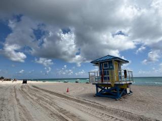 Oceanfront Coastal Escape on Hollywood Beach - 4