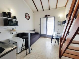 Saint Cyprien : T2 Mezzanine avec Garage - Animaux admis - FR-1-309-353 - 2