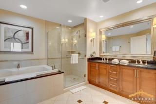 Deluxe Spa 24th floor Signature Studio with Mountain View - 8