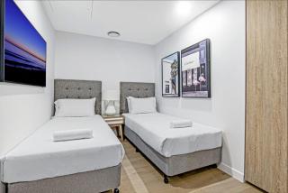 Luxe 2BR Apt with Stunning Ocean and City Views! - 4