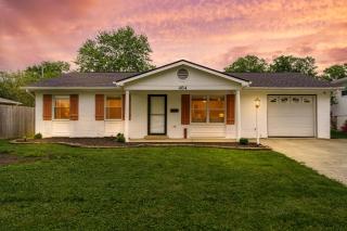 Cozy Ranch King Bed & Pet Friendly - Fenced Yard - 7