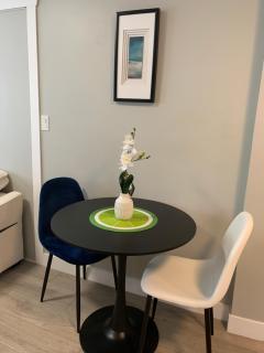 Funished 2 bdrm suite, All inclusive Turnkey Executive Relocation Park view - 4