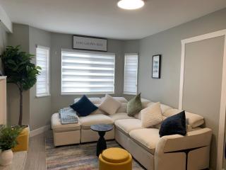 Funished 2 bdrm suite, All inclusive Turnkey Executive Relocation Park view - 0