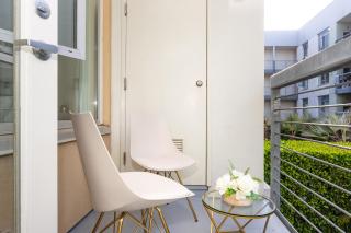 Ultimate Hollywood 1BR Getaway! Pool & Sauna - 2