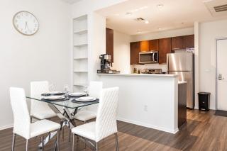 Ultimate Hollywood 1BR Getaway! Pool & Sauna - 5
