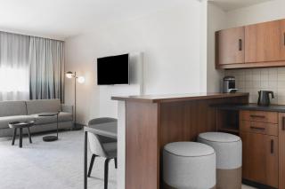 Courtyard by Marriott Basel - 9
