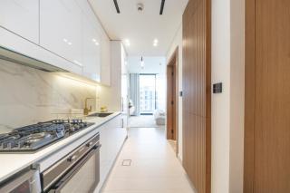 Azure Studio I Private Balcony I Pool I Sleeps 2 - 5
