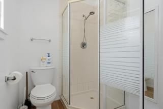 Charming 4 br Retreat in South Surrey White Rock - 6