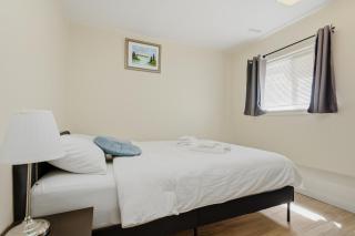 Charming 4 br Retreat in South Surrey White Rock - 4