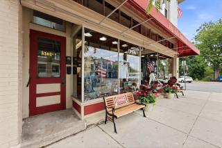 Cozy Apartment Heart of Vermilion Sleeps 4 - 2
