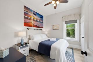 Cozy Apartment Heart of Vermilion Sleeps 4 - 8