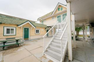 1 BR Suite 9 at Green Gables Resort - 7