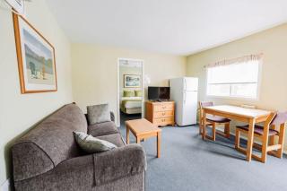 1 Bedroom Suite 6 at the Green Gables Resort - 5