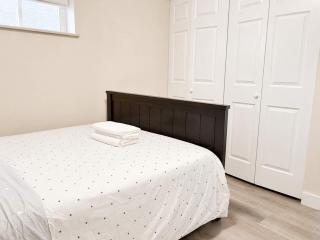 Cozy 2BR Suite in Quiet Vancouver West - 2