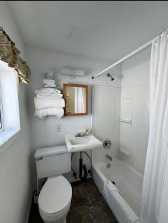 Suite 19 Green Gables Resort Lake View Retreat - 1
