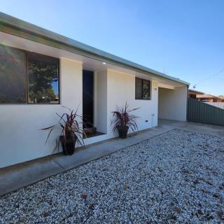 Lbarza Central 2BR Boho Beauty - 9