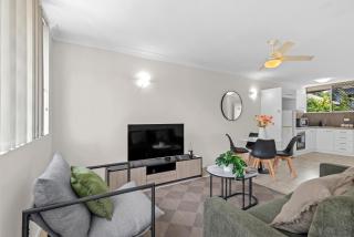 Cozy 1BR Apt Near Hospitals and CBD with Parking! - 0