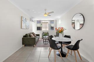 Cozy 1BR Apt Near Hospitals and CBD with Parking! - 5