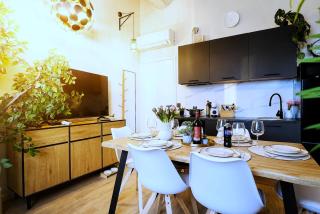 Cofy Rentals - old town, quiet area, air-conditioning, free parking, 24-7 express check-in-out, close to green parks, everything you need for living - 1