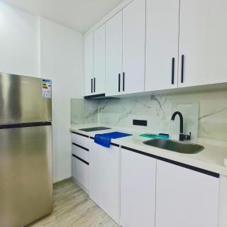 Seaside 1BR Apartment with Balcony Wi-Fi & Kitchen - 1