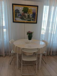 Stylish Apartment near Airport - 3