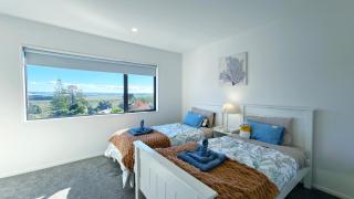 Minutes to Zoo & City Stylish 3BR Waterview Stay - 9