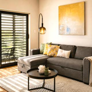 Minutes to Zoo & City Stylish 3BR Waterview Stay - 0