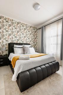 Stylish 1BR Midrand Pool, WiFi & Secure Parking - Midrand - 8