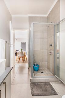 Stylish 1BR Midrand Pool, WiFi & Secure Parking - Midrand - 7