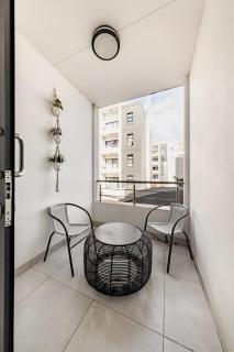 Stylish 1BR Midrand Pool, WiFi & Secure Parking - Midrand - 9