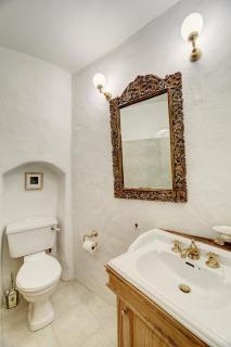 Historic Medieval Wall House with Private Garden - 3