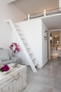 Christy's Luxury Suites - 6