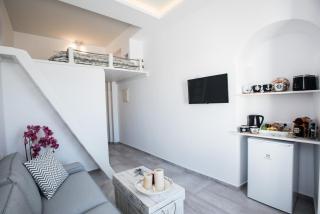 Christy's Luxury Suites - 9