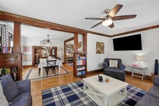 Dragonfly Guest House-GOTL Strip - 1