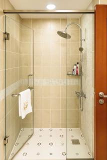 The Manor 2 - Stylish Studio with Pool, Cafés & Prime Location Near D1 - 2