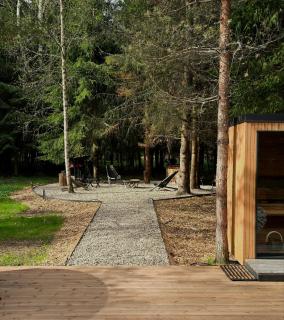 Briežu Stacija Forest Cabin with Hot Tub - 8