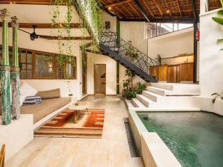 Contemporary 2BR Art Deco Villa, 800m to the Beach - 9