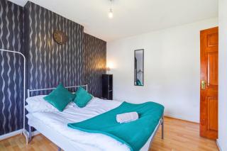 Cosy 4 Bedroom Birmingham - 7