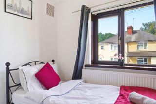 Cosy 4 Bedroom Birmingham - 1